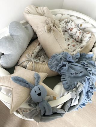 Kristiánkova výbavicka z naší autorské látky, a to v pořadí 30.!🧸 Kombinace bavlněného saténu a velvetu s mušelínem, to...