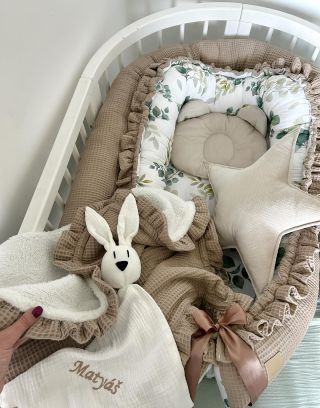 Pro naši milou zákaznici a jejího Matyáška jsme měli čest ušít tuto krásnou výbavičku z naší autorské látky (P4) a vafle...