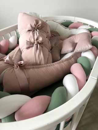 Zakázkovou výrobu tohoto setu jsme se zákaznicí společně sladily, a to i díky vzorníku látek, který si od nás nechala...